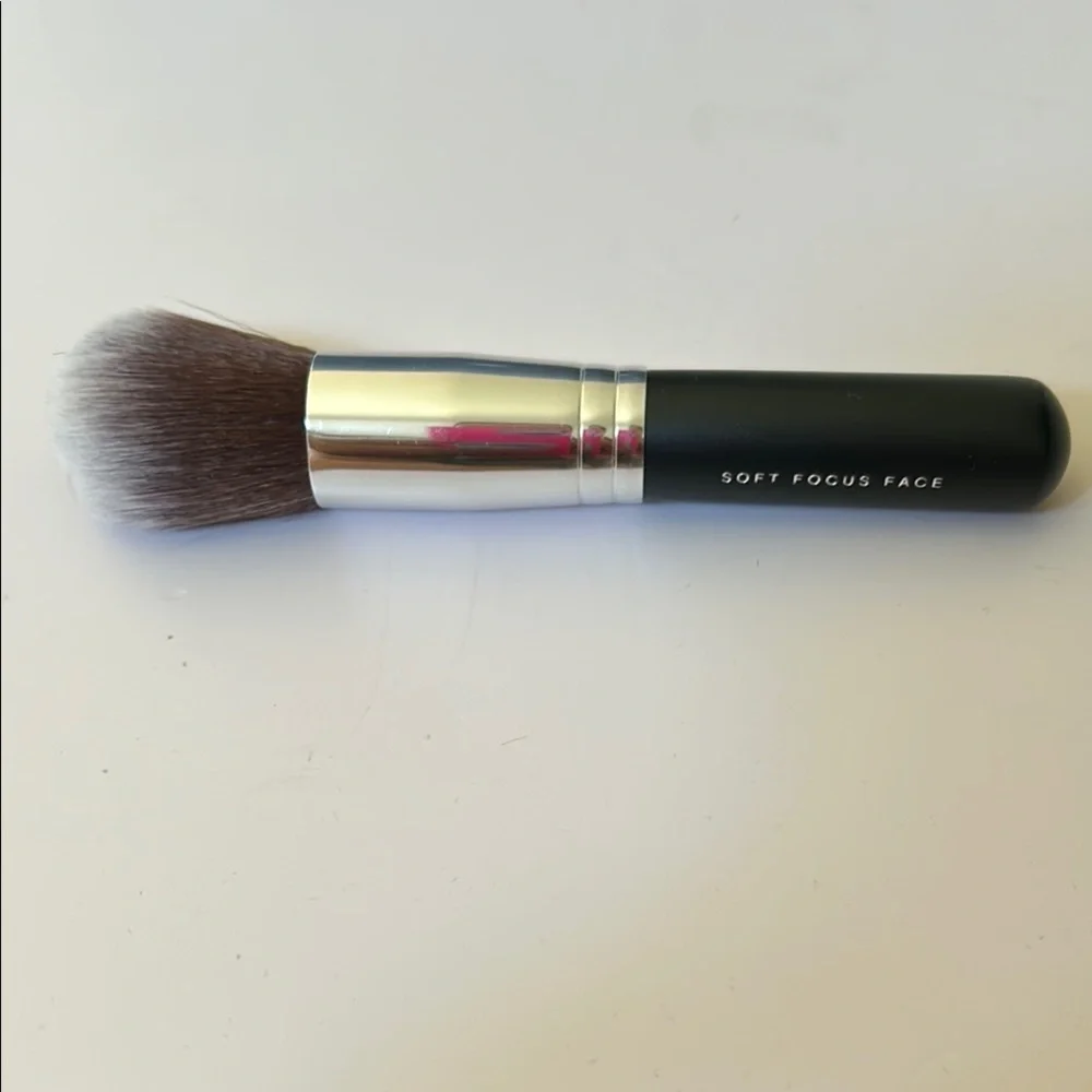 bareMinerals Soft Focus Face Makeup Brush - Black Handle - NEW